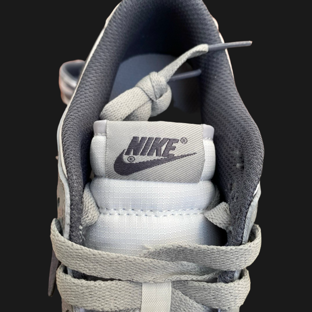 Dunk Low ‘Platinum Tint Light Carbon’