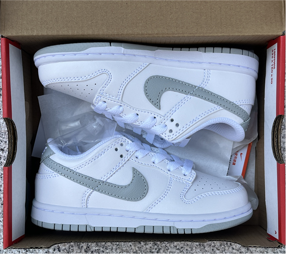 Dunk Low ‘Summit White Light Smoke Grey’